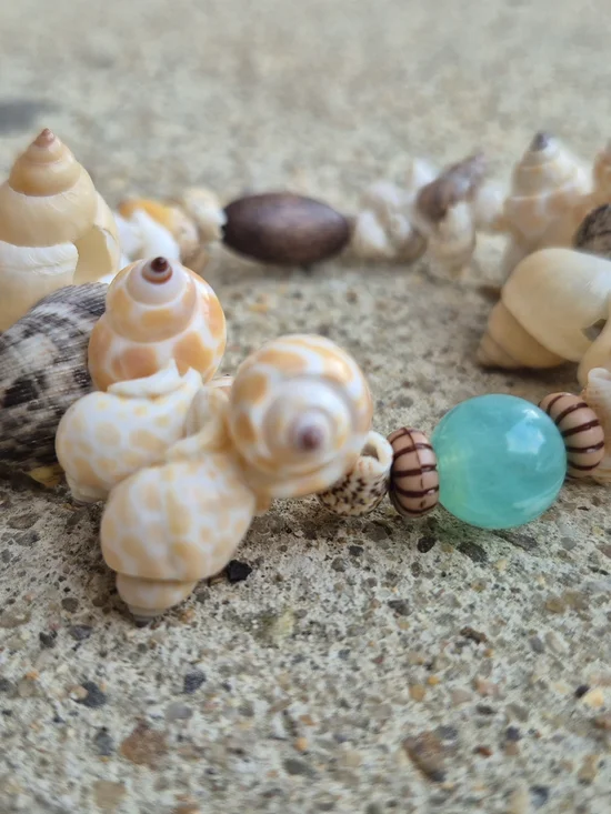 Ocean Blue Seashell Braclet! - Picture 1 of 5